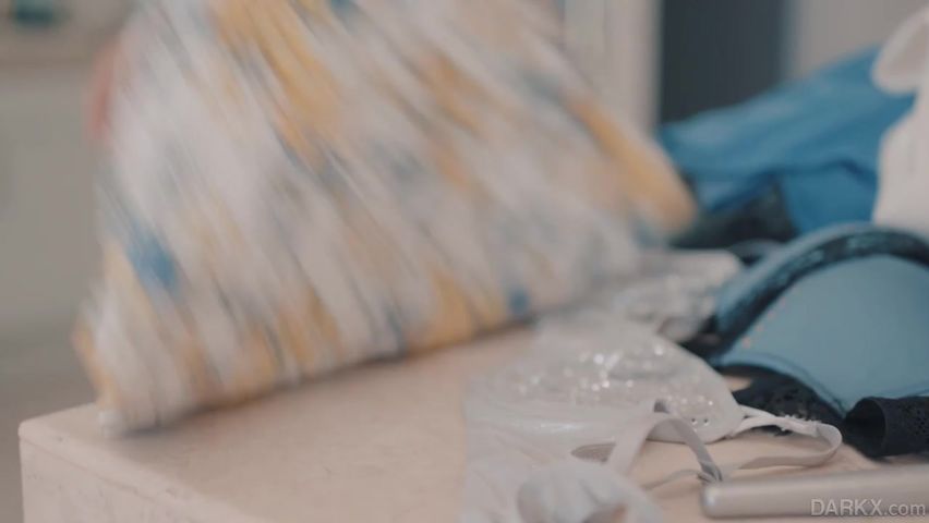 邀请男生来家学习时趁机干一炮的风骚女生