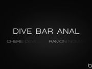 酒吧里与女招待的疯狂肛交