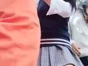 骚妹子小甜甜勾引环卫大叔在户外强行扒裤子操逼