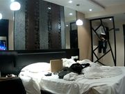 黑丝情趣装太性感男友没忍住抱在床上好一顿猛操