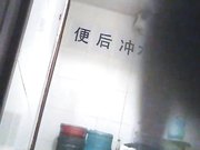 大学女厕所系列身材瘦弱的妹子一脸的清纯