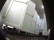 高校女厕近距离双镜头偷拍红衣妹子不怕冷大冷天穿肉丝