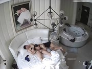 性感长发美少妇偷情开好房男的进来就如狼似虎的吃鸡