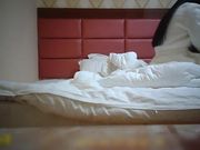 大学长发美女私会网友抓着内裤不让脱小伙软磨硬泡半天终于插进去