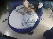 猥琐小青年与苗条美乳女友啪啪干的尖叫不止淫叫说老公好长