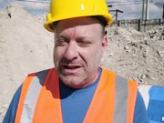 在工地上大胆性交易的小淫妇