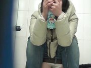 商场排队厕拍系列黑丝皮裤妹子下面很干净难得一见的名器