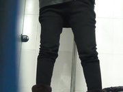 商场排队厕拍系列黑丝皮裤妹子下面很干净难得一见的名器