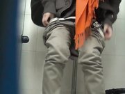 商场排队厕拍系列黑丝皮裤妹子下面很干净难得一见的名器