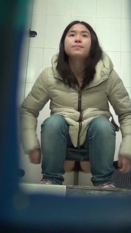 商场排队厕拍系列黑丝皮裤妹子下面很干净难得一见的名器