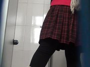 商场排队厕拍系列对白有趣姐姐说她天冷一般都是穿短毛衣