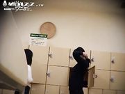 公共浴池更衣室大胆偷拍 眼都看花了