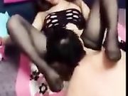 性感黑丝人妖要求乖巧男奴舔她的大鸡吧