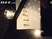 淫乱KTV三男一女在包房一边唱K一边啪啪