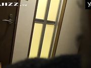 迷翻美乳表妹黄瓜插完大鸡巴干怒射胸口