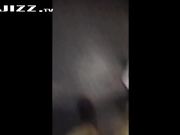 指奸年轻小女友 潮喷时身体不停抖动