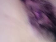 黑丝人妻自慰不过瘾 对着镜子抠骚逼