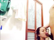 卫生间正准备洗澡时老师突然拿起我的鸡巴舔