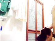 卫生间正准备洗澡时老师突然拿起我的鸡巴舔