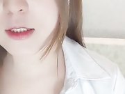 丰满漂亮主播依依穿着情趣黑丝大力插穴自慰