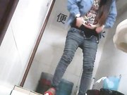 大学女厕所系列可爱的妹子带个可爱的帽子