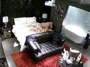 豪华套房偷拍大学生带女同学开房对白清晰