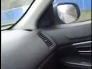 性感的白领小姐姐搭顺风车聊得投机就和司机小哥在路边车震