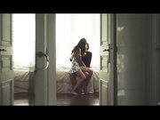 被强烈性高潮淹没的窗前少妇