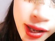 金牌小野猫露脸黑丝直播叫爸爸想要大鸡巴自慰自己舔奶扣逼