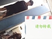 当面对着妹子拍系列妹子洗手间里面原来这么热闹