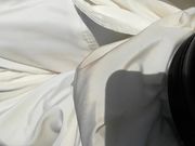 帅哥海边偶遇主持人采外景找个没人的地方刺激后入内射