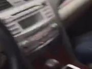 中午开车接漂亮情人直接在路边车震路边还有个环卫工人