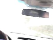 中午开车接漂亮情人直接在路边车震路边还有个环卫工人