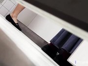 高校女卫系列多视角偷拍年轻漂亮气质美眉入镜真养眼