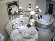 精品酒店豪华套房光头佬和情人开房偷情