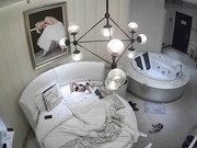 精品酒店豪华套房光头佬和情人开房偷情