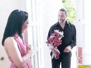 情人节3屌同入内衣少妇