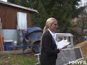 装修工激战年轻的美女监理