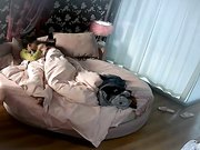 小情侣开房庆祝生日连干两炮