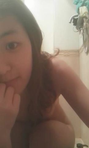 清纯的女大学生唯美小可爱露脸洗澡秀身材不错小腿很长