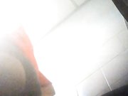 机场偷拍国泰航空空姐专用女厕几个颜值不错的美女嘘嘘