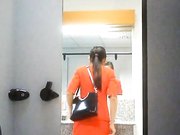 机场偷拍国泰航空空姐专用女厕几个颜值不错的美女嘘嘘