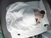 情趣酒店幸福屌丝男被年轻性欲强女友上位骑射爽