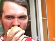 把站街女带到小旅馆里干一炮