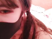 身材苗条新人双马尾口罩妹子全裸椅子上翘着屁股自摸逼逼