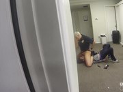 用少年的大鸡巴取乐的女警.