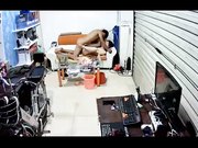 小两口打烊后关上门在门市里啪啪干得大叫