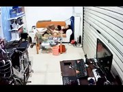 小两口打烊后关上门在门市里啪啪干得大叫