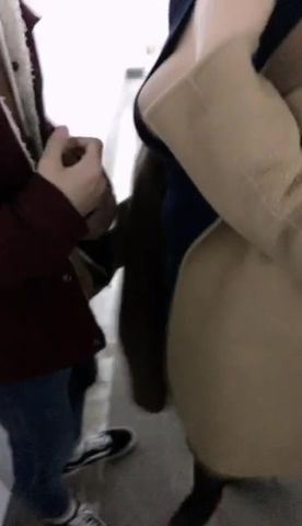 地下车库骚话跟陌生人发骚在车里玩车震叼住几把不松口真爽