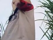 姐妹花郊外钓鱼被鱼塘主人发现勾引野战先搞妹妹再干姐姐